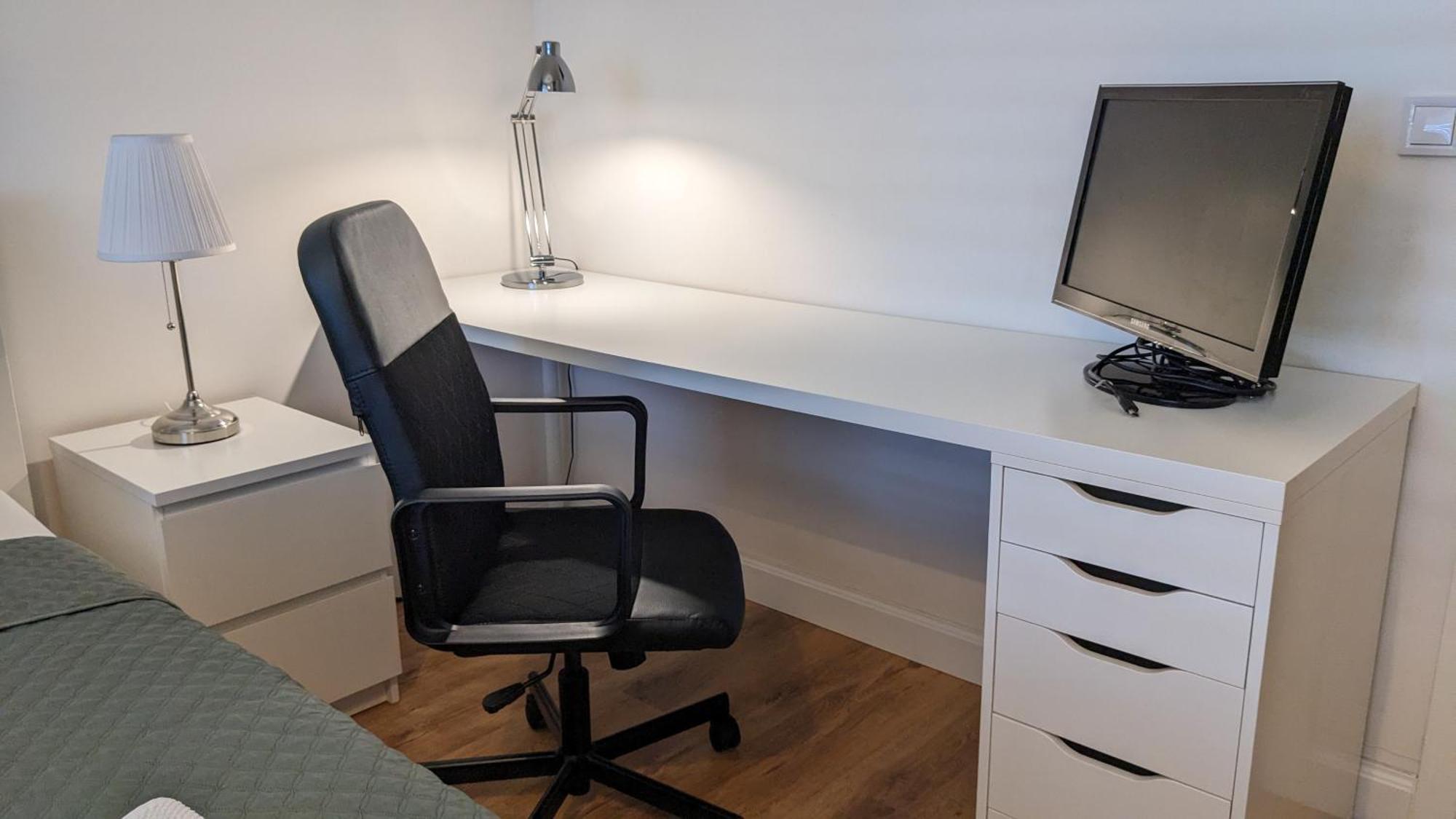 E1 Luxury Oldtown Apt - 2X Parking, Foodstore, Pcscreen, Netflix, Unlimited Music, Crib, Babychair, Fastwifi, Aircon Košice Exterior foto