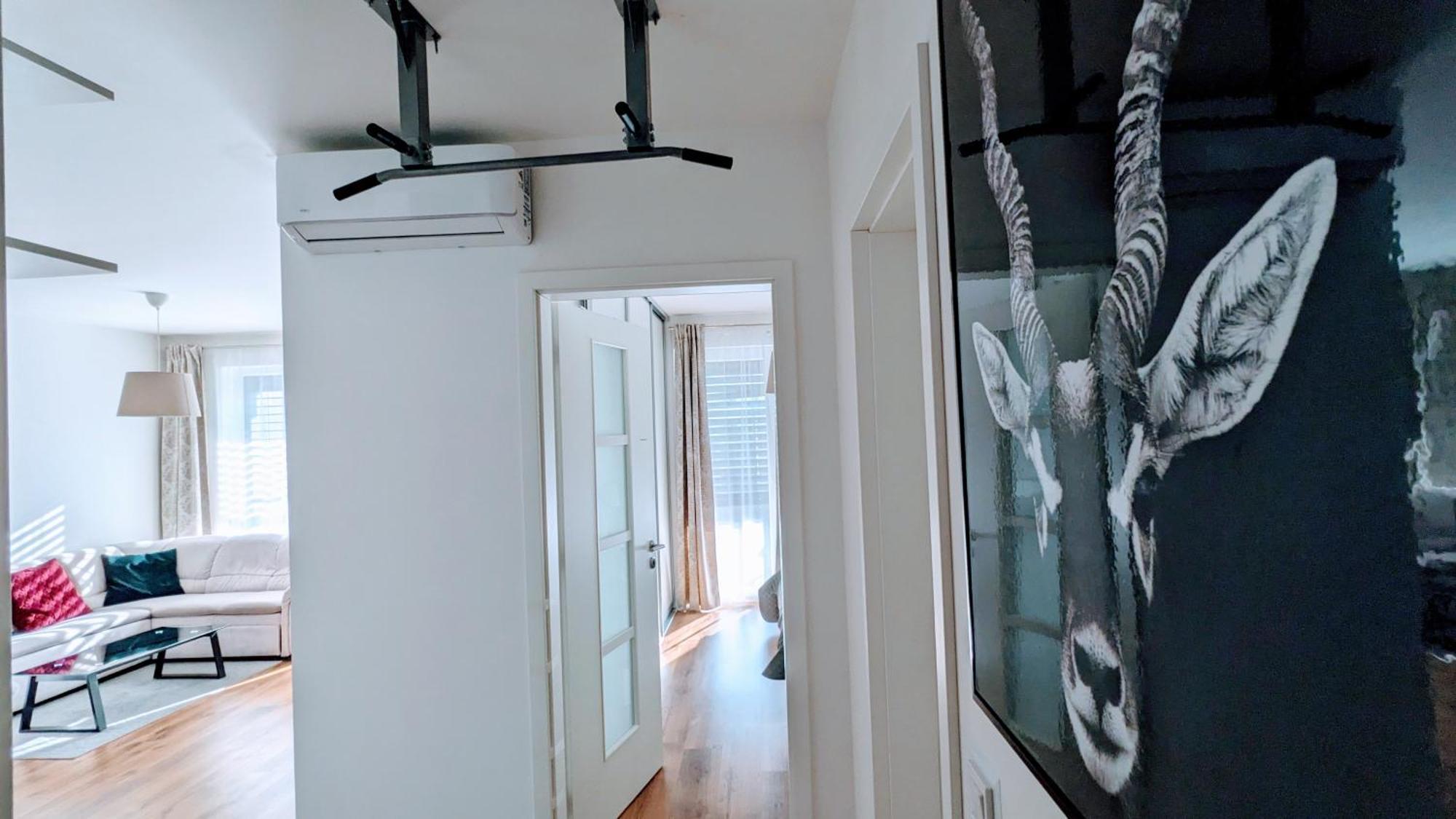 E1 Luxury Oldtown Apt - 2X Parking, Foodstore, Pcscreen, Netflix, Unlimited Music, Crib, Babychair, Fastwifi, Aircon Košice Exterior foto