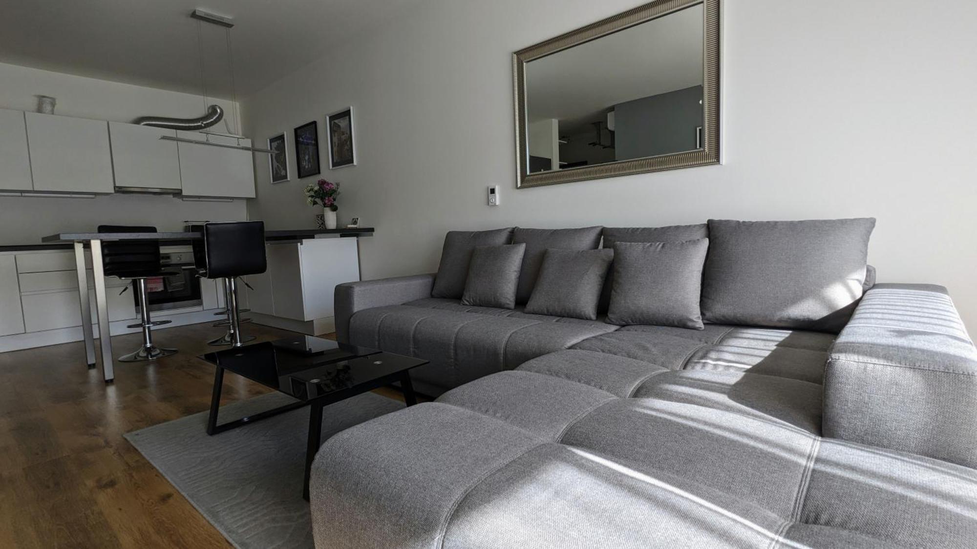 E1 Luxury Oldtown Apt - 2X Parking, Foodstore, Pcscreen, Netflix, Unlimited Music, Crib, Babychair, Fastwifi, Aircon Košice Exterior foto