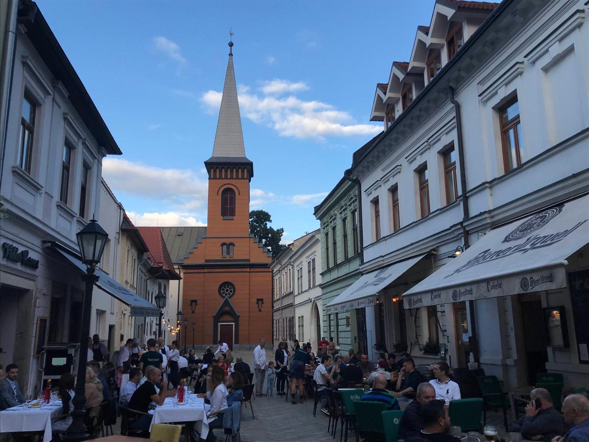 E1 Luxury Oldtown Apt - 2X Parking, Foodstore, Pcscreen, Netflix, Unlimited Music, Crib, Babychair, Fastwifi, Aircon Košice Exterior foto